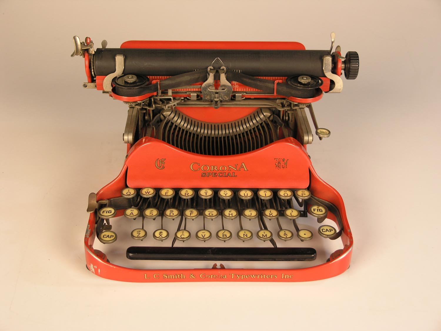 Typewriters from History San José’s Collection on Display at SFO Museum